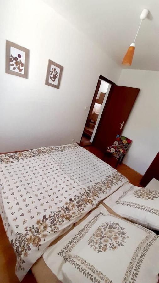 Apartman Ivan Vir Buitenkant foto